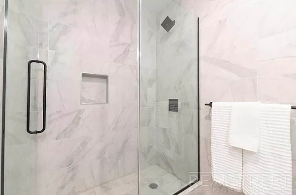 Rented by Real Street Inc | media 19