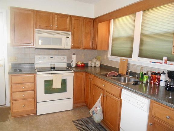 4th image of 31 E Hatfield St