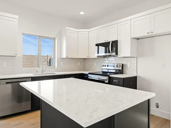 7480 Grapevine Ct, West Richland, WA 99353