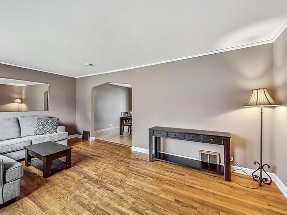 3rd image of 10425 S Lawndale Ave