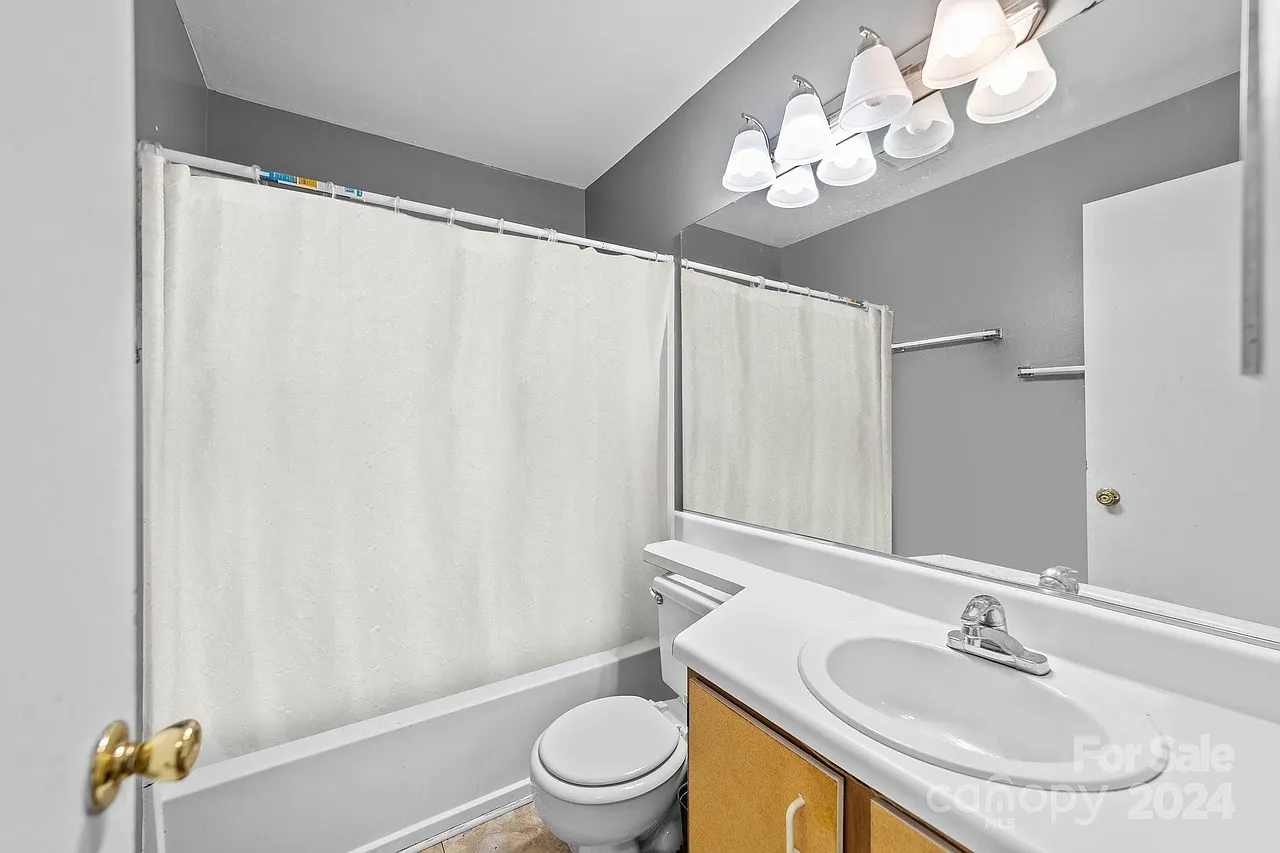 4 bed, 1096 sqft, $570 — Photo 2