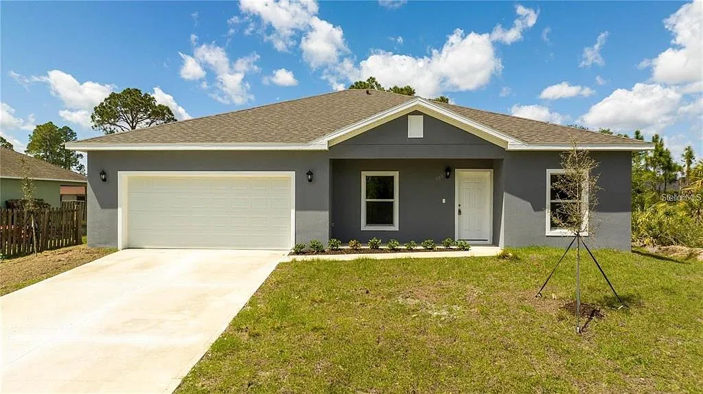 4 bed, 2.0 bath, 1724 sqft, $2,050 — Photo 1