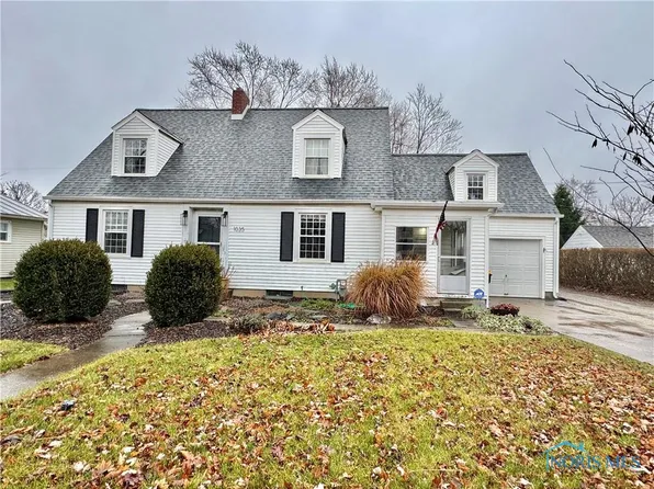 1035 Schultz St, Defiance, OH 43512