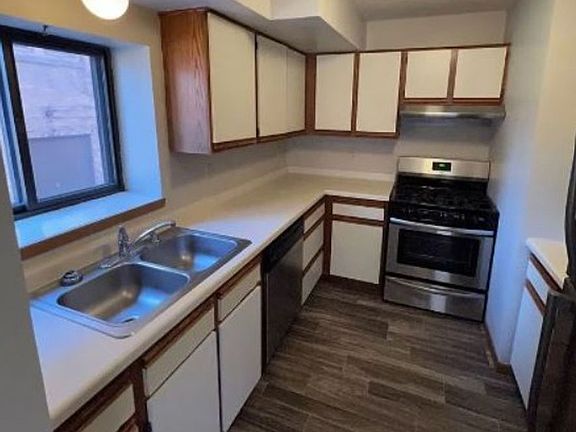 5th image of 744 Ashland Ave APT 102