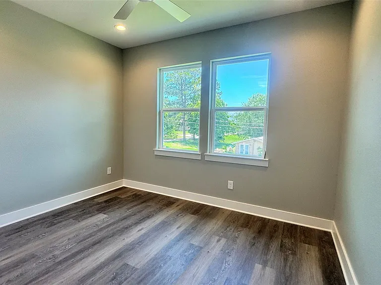 737 Ebenezer Ln — Photo 22