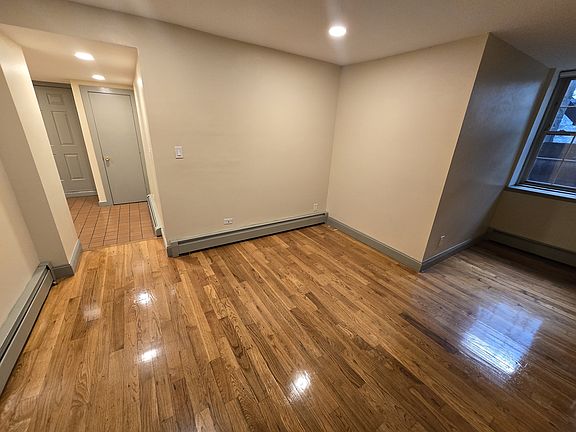 4th image of 604 Chapel St #1C