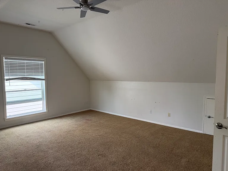 3228 N Main St — Photo 35