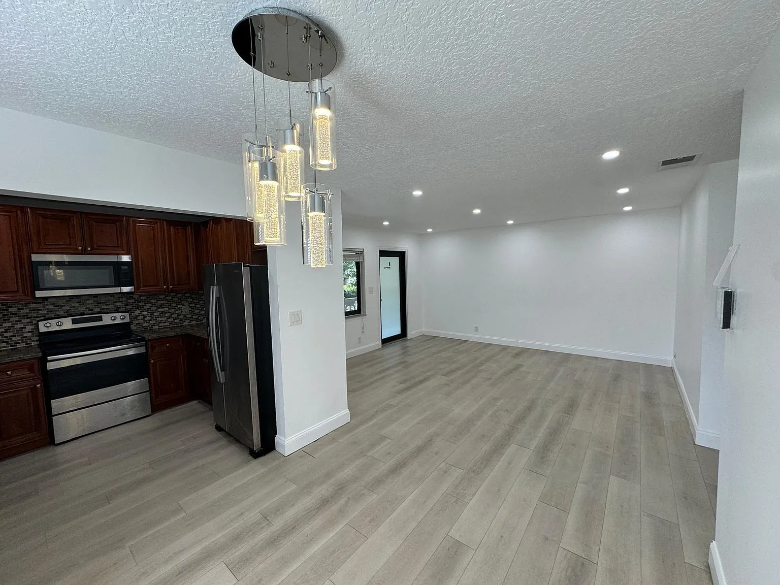 Paradise Cove Apartments — Photo 3