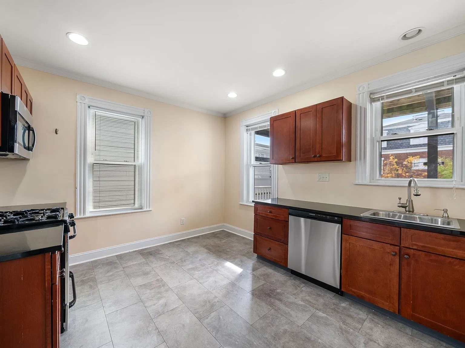 2 bed, 1.0 bath, 1003 sqft, $3,500 — Photo 3