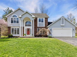 17 Oakshire Way, Pittsford, NY 14534