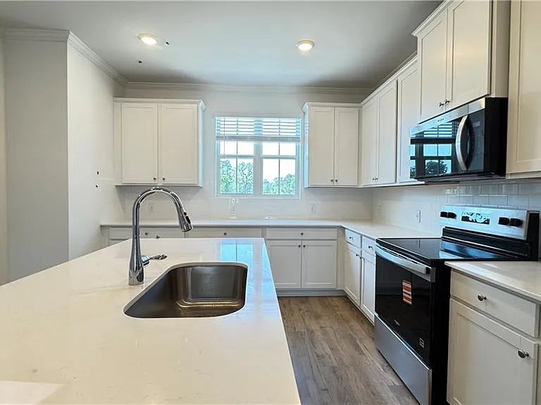 709 Alburgh Aly — Photo 13