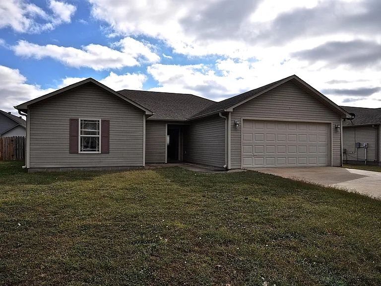 3884 Turfway Dr — Photo 2