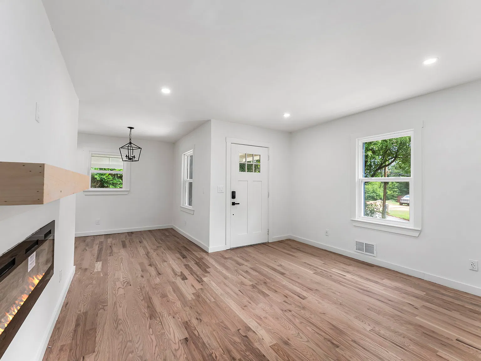 3 bed, 1266 sqft, $2,350 — Photo 4