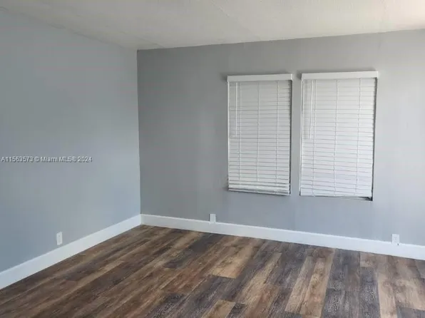 11243 NW Flagler Ln, Miami, FL 33172