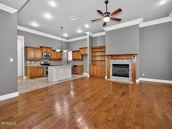 3rd image of 106 Shadow Springs Dr