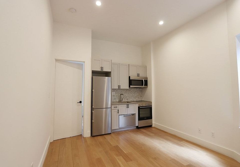 1st image of 244 E 46th St #4E
