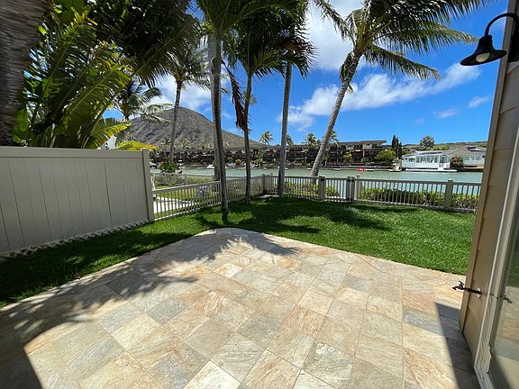 Patio deck with views of the marina and Koko Head