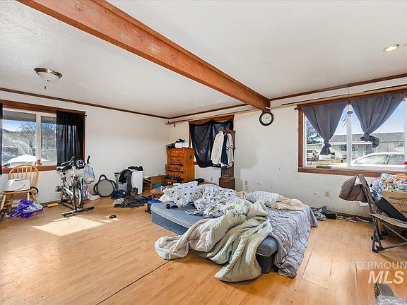 4th image of 586 Bolton St