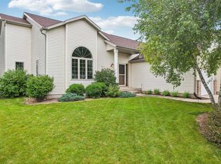 906 Turnberry Dr, Waunakee, WI 53597