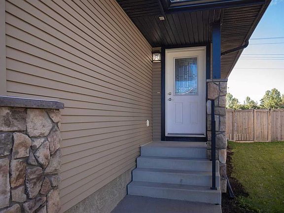 3rd image of 92 N Ireland Cres