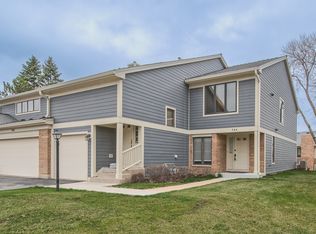 724 Ascot Ct, Libertyville, IL