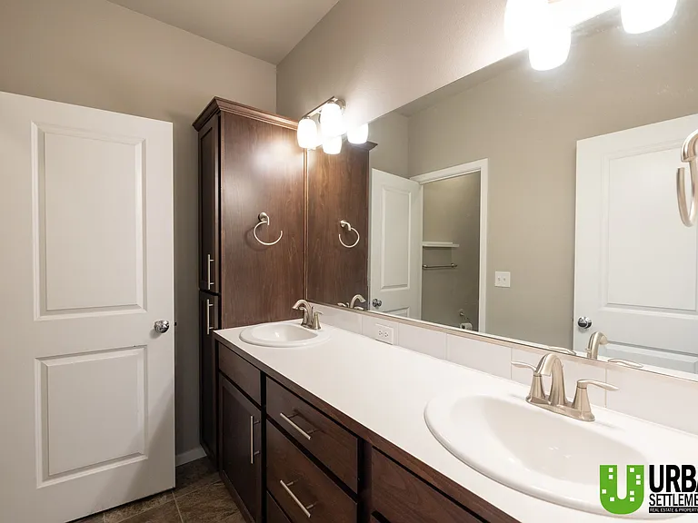 2419 W Bridge Ave — Photo 13