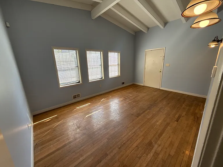 1009 Hampton St NW #1 — Photo 6