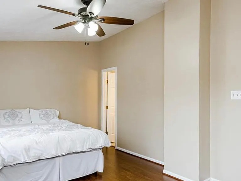 1238 Quaker Ridge Dr — Photo 10