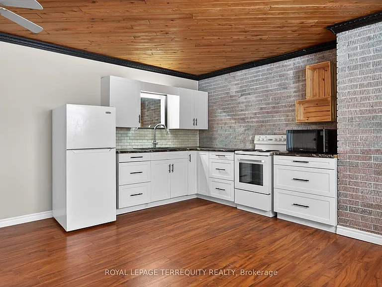 12 Concession St #A — Photo 5