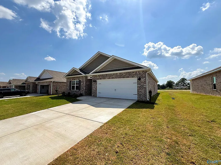 124 Betty Williams Dr — Photo 2