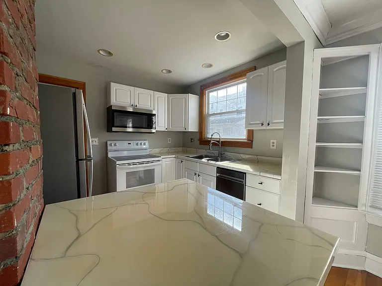 1143 Cranford Ave — Photo 4