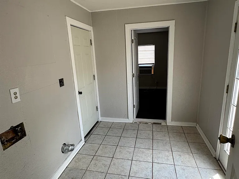 407 E Gilbert St — Photo 10