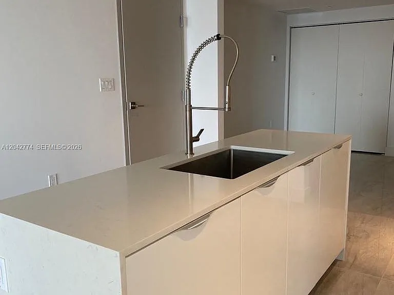 9521 E Bay Harbor Dr #605 — Photo 8