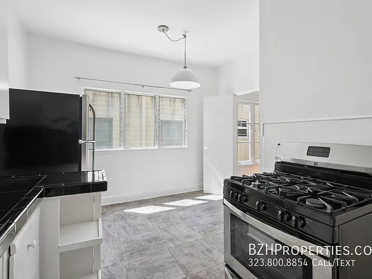 140 S Elm Dr #6 — Photo 8