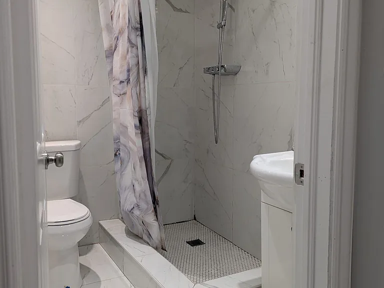 48 Imperial Cres — Photo 9