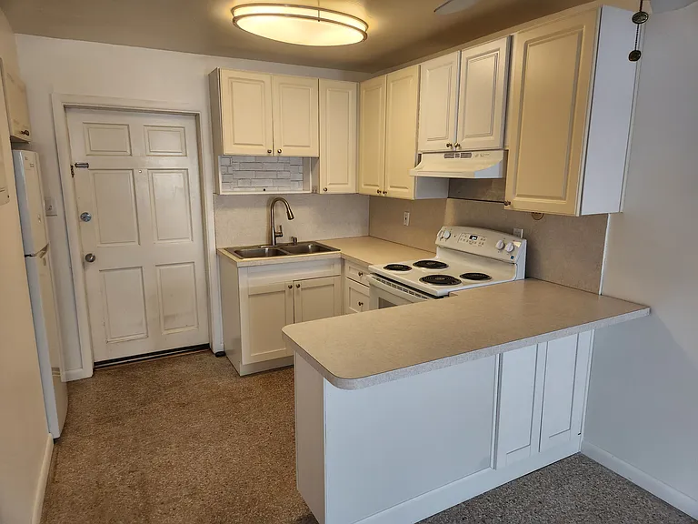 181 E Davis Blvd — Photo 7