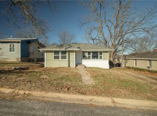 622 Delaware St, Neosho, MO 64850