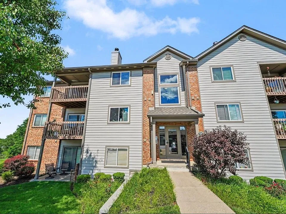 8909 Eagleview Dr #12