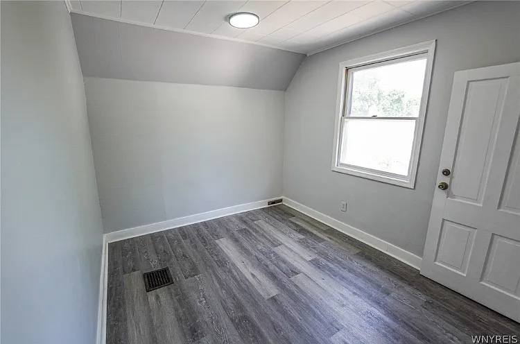 49 Barbara Pl — Photo 2