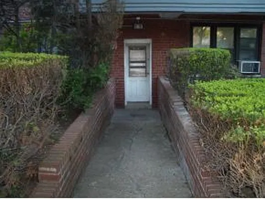 Sold by Advisors Realty Inc | media 2