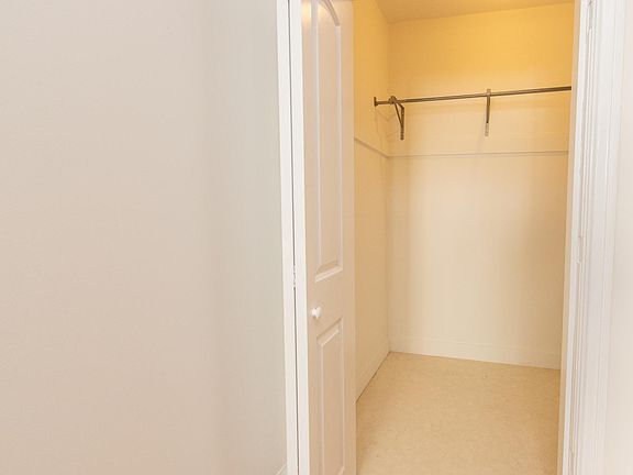 4th image of 1215 Oak St APT 2