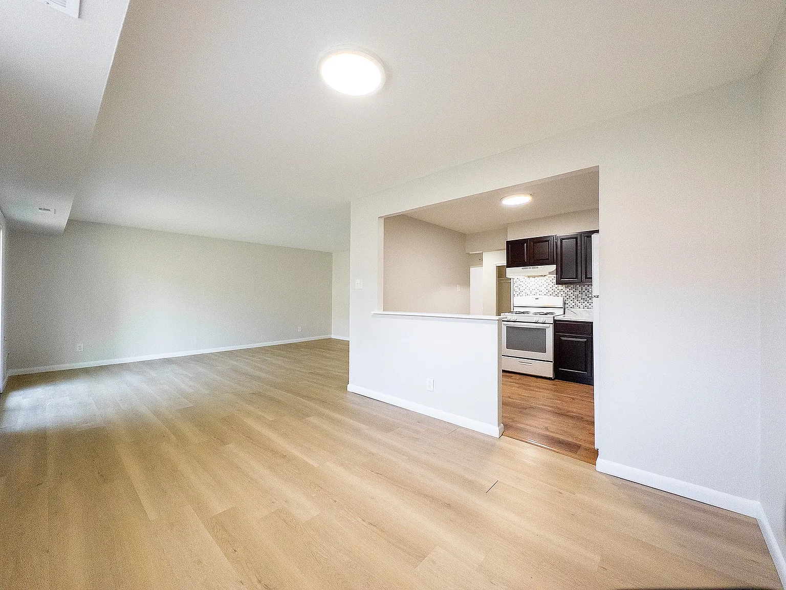 Woodcrest Village — Photo 4