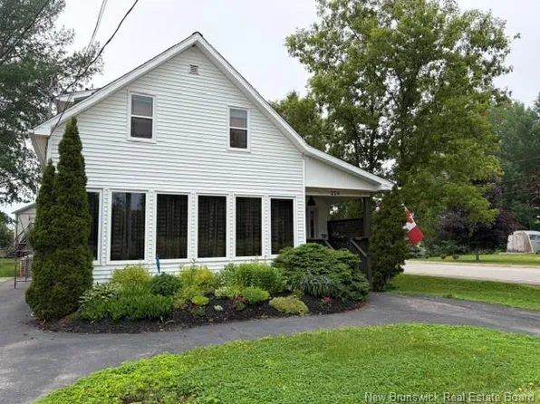 220 Maple Ave, Sussex, NB E4E 2N2