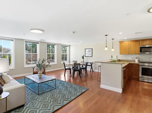 70 Great Rd #G, Bedford, MA 01730
