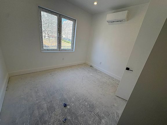 3rd image of 1670 Nelson Ave #2B