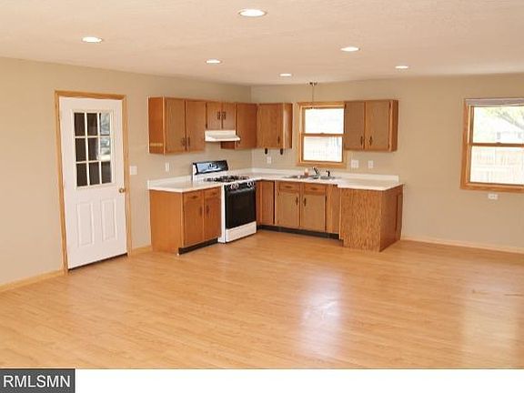 3rd image of 120 Ash St N