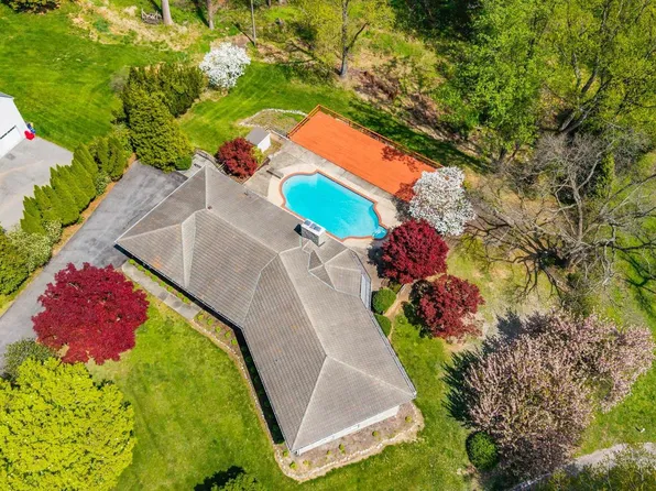 5 Lochview Ct, Lutherville Timonium, MD 21093