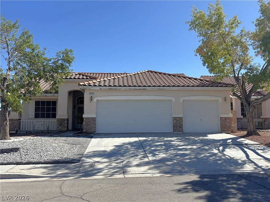 3 bed, 2.5 bath, 1904 sqft, $1,950 — Photo 1