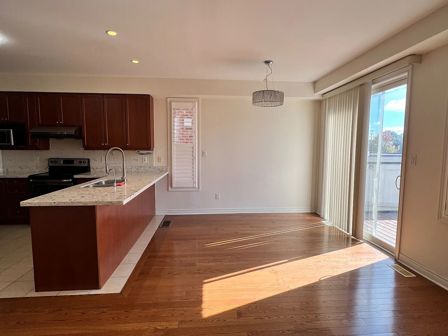 4 bed, $3,600 — Photo 4