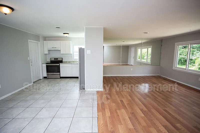 3 bed, 2.0 bath, 1200 sqft, $2,700 — Photo 3